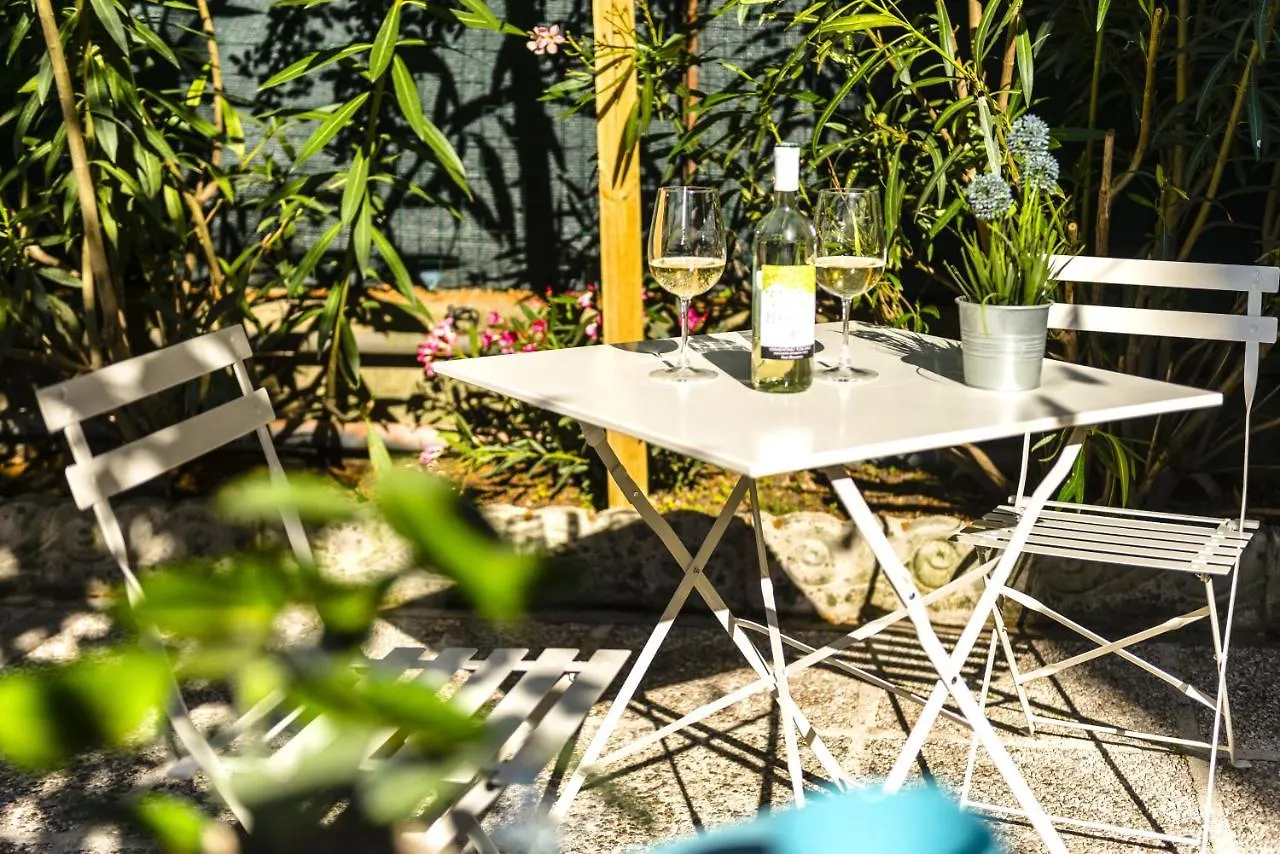 Hostly - The Urban Garden House - 3 Bedrooms, Garden, Great Location! Pisa Apartment